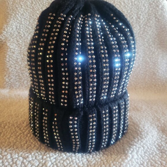 NWOT! DAVID & YOUNG Studded Knit Beanie in Black - OS - Picture 4 of 6